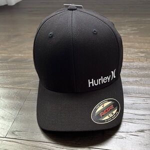 Hurley Flex Fit Six Vent panel, embroidered logo’s button top, baseball cap